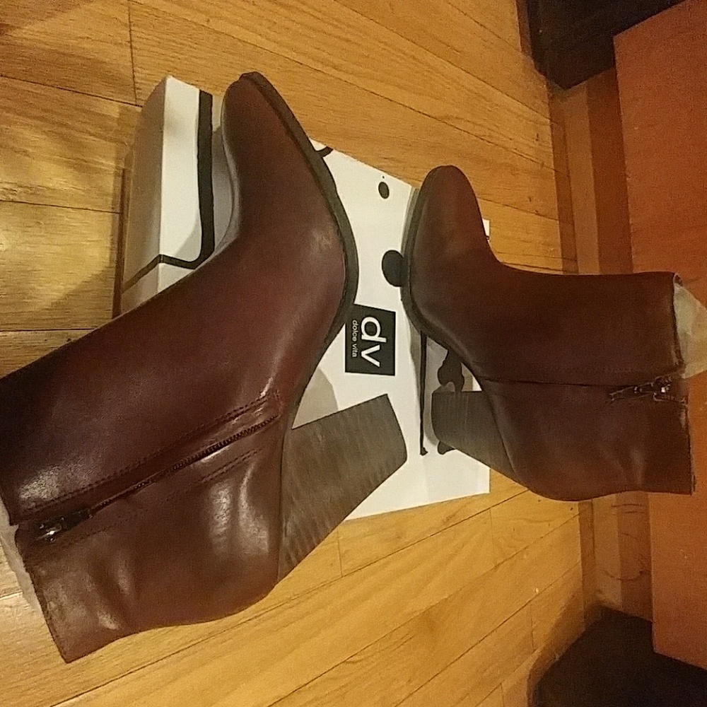 NWB Dolce Vita Bordeaux Leather Ankle Boots
